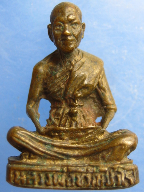 รูปหล่อ หลวงพ่อขวัญ วัดบ้านไร่ จ.พิจิตร