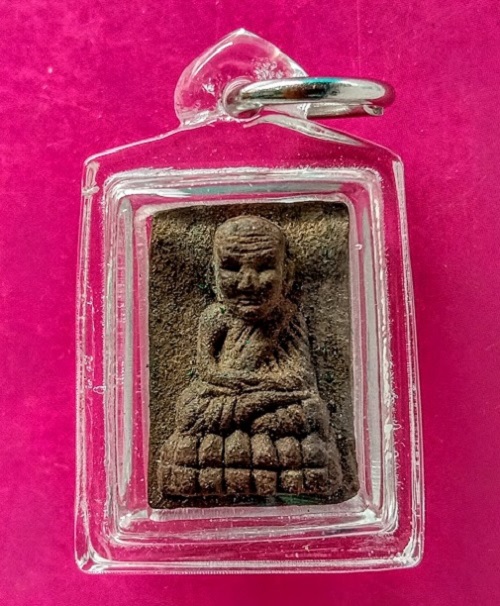 หลวงปู่ทวด วัดห้วยมงคล พิธีมหามงคลผ่านไฟ ปี44 หลังฝังแร่ เนื้อผงว่าน108...เคาะเดียวแดง...