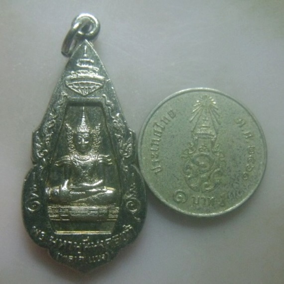 **วัดใจ**เหรียญพระมหามุนีมงคลเก้า วัดหัวเวียง จ.แม่ฮ่องสอน ปี ๒๕๑๙**หลังยันต์ สวยๆ