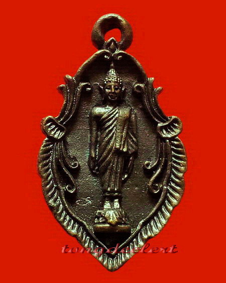 เหรียญหล่อใบสาเก พระพุทธเจ้าปางเปิดโลก หลวงปู่หลิว วัดไร่แตงทอง ปี 2539 สวยมากค่ะ