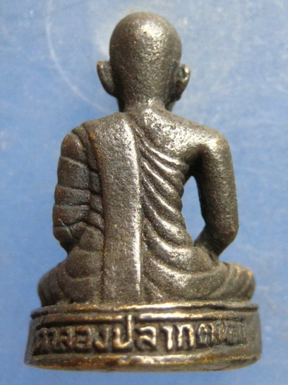 รูปหล่อ หลวงพ่อเกิด วัดคลองปลากดนอก นครสวรรค์