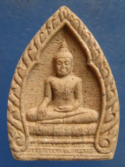 พระผง หลวงพ่อโต วัดกัลยาณมิตร เนื้อกระเบื้องหลังคาพระวิหาร ปี2537