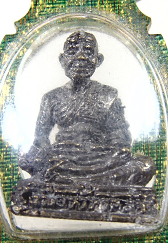 รูปหล่อหลวงพ่อหวั่น วัดคลองคูณ อ.ตะพานหิน จ.พิจิตร รุ่นเสาร์ 5 ปี2552