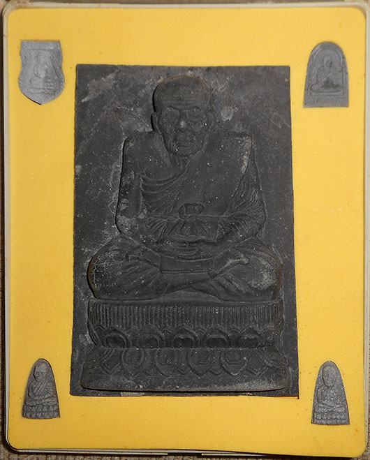 ชุดกล่องพระหลวงปู่ทวด วัดช้างให้ จ.ปัตตานี ปี 2542 