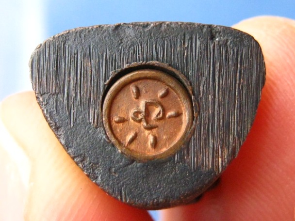 รูปหล่อ หลวงพ่อเหม็ก วัดหนองวัลย์เปรียง จ.สุพรรณบุรี