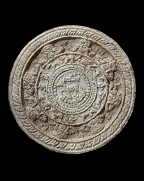 พระเนื้อผงหน้ากากเงิน หลวงพ่อสาคร รุ่นพรายบูรพา ราชาโชค วัดหนองกรับ ระยอง (พร้อมกล่องกำมะหยี่)