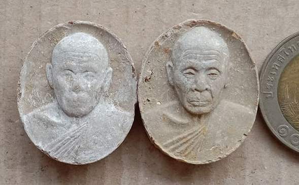 2องค์ พระผงเม็ดกระดุม หลวงปู่แผ้ว ออกวัดกำแพงแสน จ.นครปฐม ปี2545 ตามรูป
