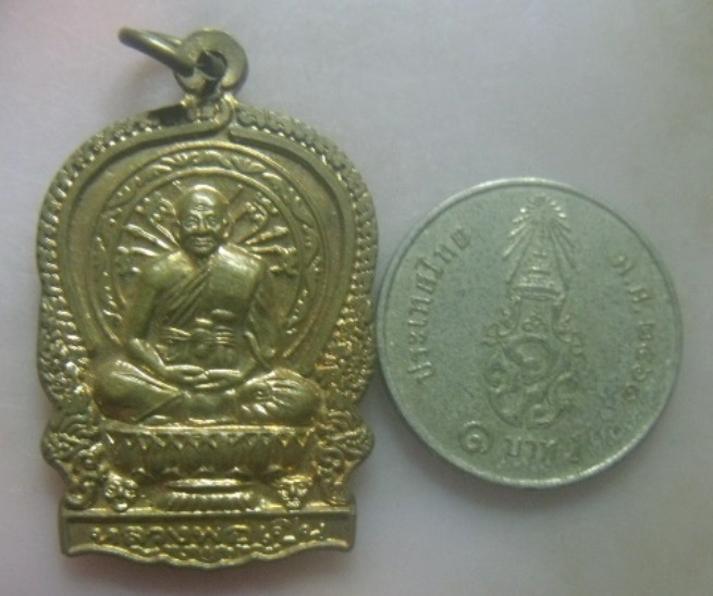**วัดใจ**เหรียญเสมานั่งพาน หลวงพ่อเปิ่น วัดบางพระ จ.นครปฐม ปี ๒๕๔๕**หลังยันต์ สวยๆ