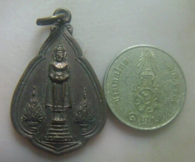 **วัดใจ**เหรียญหลวงพ่อวัดบ้านแหลม วัดเพชรสมุทร จ.สมุทรสงคราม ปี ๒๕๒๗**หลังยันต์ห้า สวยๆ 
