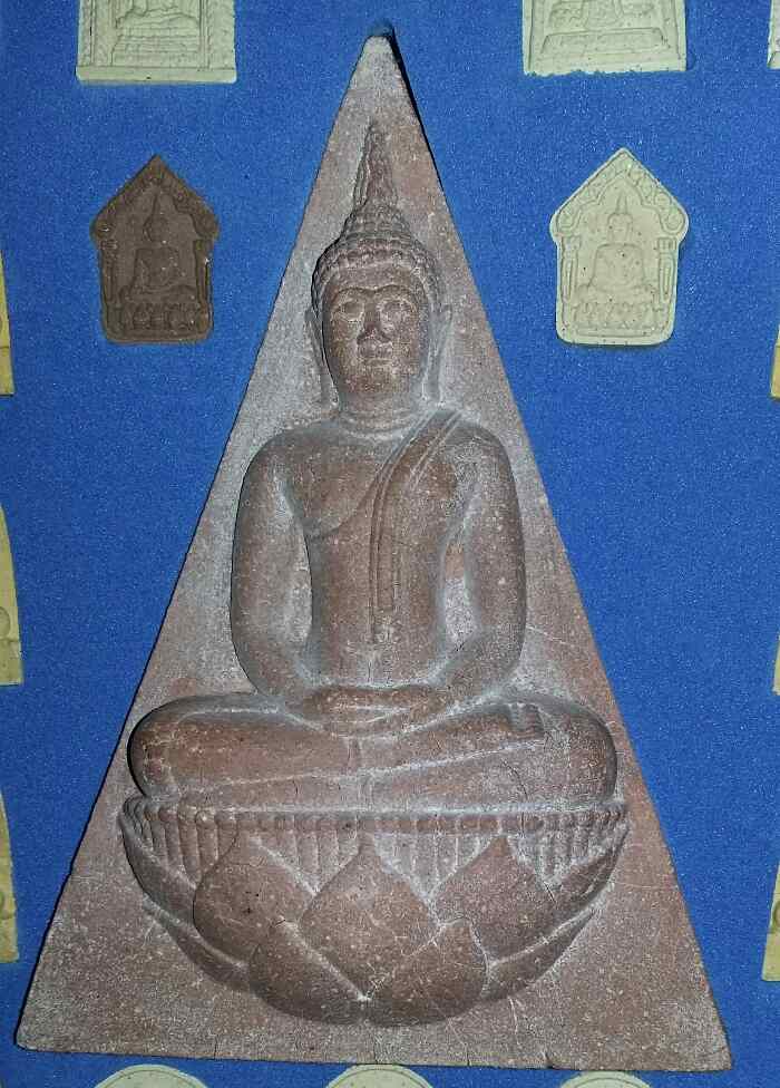 ชุดพระบูชาสมเด็จกำลังแผ่นดินทรงจิตรลดา 1 องค์+พระองค์เล็ก 18 องค์ วัดเกาะแก้วอรุณคาม สระบุรี (250)