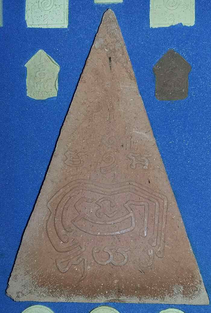 ชุดพระบูชาสมเด็จกำลังแผ่นดินทรงจิตรลดา 1 องค์+พระองค์เล็ก 18 องค์ วัดเกาะแก้วอรุณคาม สระบุรี (250)