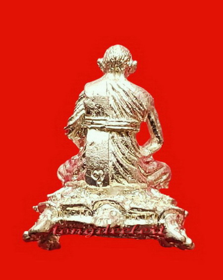 รูปเหมือนหลวงปู่หลิวนั่งเต่า รุ่นลาภยศ เนื้อเงิน วัดไร่แตงทอง ปี 2537 สวยมากค่ะ