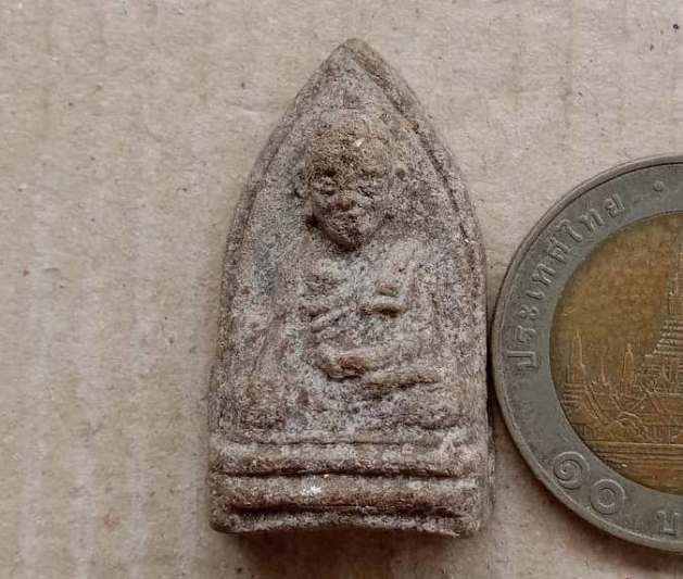 หลวงปู่ทวดนวล วัดตุยง พิมพ์กลาง เนื้อว่าน จ.ปัตตานี ปี2507 พร้อมบัตรรับรอง