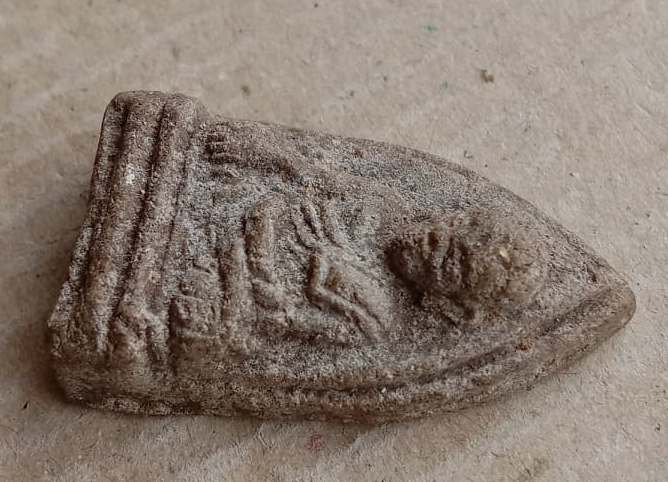 หลวงปู่ทวดนวล วัดตุยง พิมพ์กลาง เนื้อว่าน จ.ปัตตานี ปี2507 พร้อมบัตรรับรอง