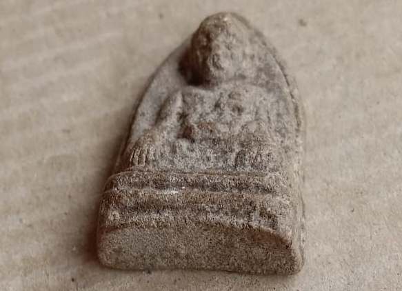 หลวงปู่ทวดนวล วัดตุยง พิมพ์กลาง เนื้อว่าน จ.ปัตตานี ปี2507 พร้อมบัตรรับรอง