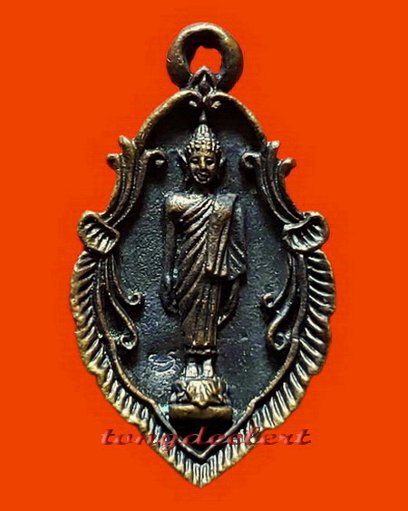 เหรียญหล่อใบสาเก พระพุทธเจ้าปางเปิดโลก หลวงปู่หลิว วัดไร่แตงทอง ปี 2539 สวยมากค่ะ