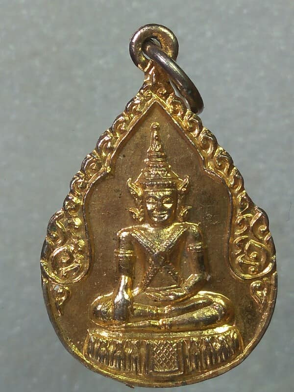 เหรียญพระแก้วมรกต พระมหาแคล้ว อุตตโม วัดมหาธาตุวรวิหาร เพชรบุรี ปี๒๕