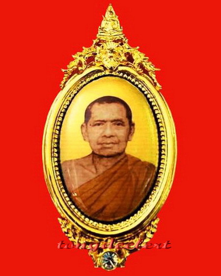 ล็อกเก็ตหลวงพ่อฤาษีลิงดำ วัดท่าซุง กะไหล่ทองประดับเพชร สวยมากค่ะ