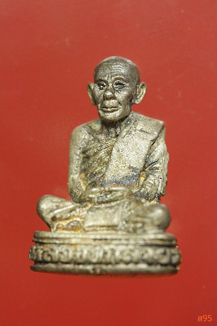 รูปหล่อหลวงปู่กลาย วัดหาดสูง จ.นครศรีธรรมราช เนื้อเงิน ปี 2537 พร้อมกล่องเดิม