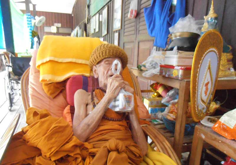 พระขุนแผนผงพรายกุมาร รุ่น1 พลายแก้วมหาเสน่ห์ หลังฝังตะกรุด หลวงปู่ครูบาอิ่นแก้ว วัดศรีโขง สวยครับ