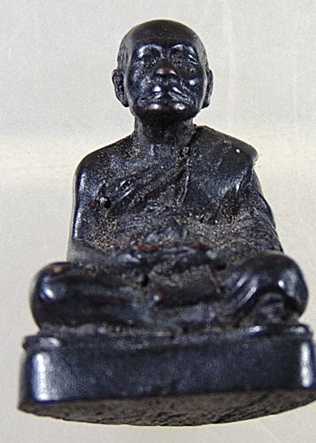 รูปเหมือนหลวงปู่ทองดำ วัดท่าทอง จ อุตรดิตถ์ เนื้อเรซิ่น