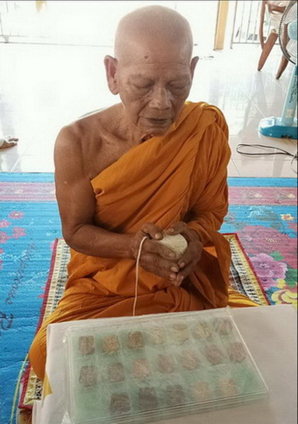 ขุนแผนปั๊มซ้ำผงพรายกุมาร ผสมผงตะไบพระกริ่งชินบัญหลวงปู่ทิม วัดละหารไร่ จ.ระยอง ๒๕๖๓...รวม ๓ องค์ / ท