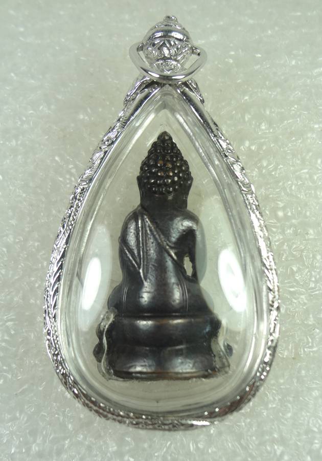 พระกริ่งทหารพราน หลวงพ่อคูณ ปี 26 ตอกโค๊ตหลักและโค๊ต "พ" พร้อมกรอบเงินชุบทองคำขาวและบัตรรับรอง