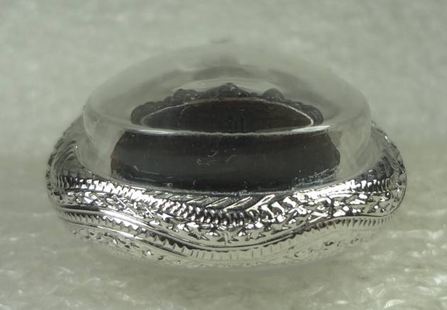 พระกริ่งทหารพราน หลวงพ่อคูณ ปี 26 ตอกโค๊ตหลักและโค๊ต "พ" พร้อมกรอบเงินชุบทองคำขาวและบัตรรับรอง