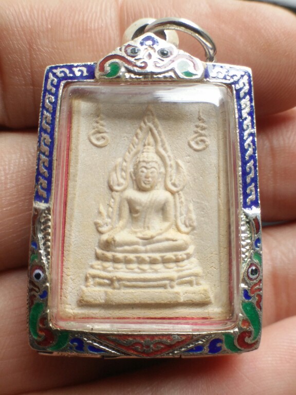 พระคำข้าว(พระมหาลาภ) รุ่นแรก พิมพ์แขนจุดบัวจุด เส้นเกศา พร้อมกรอบเงินครับ