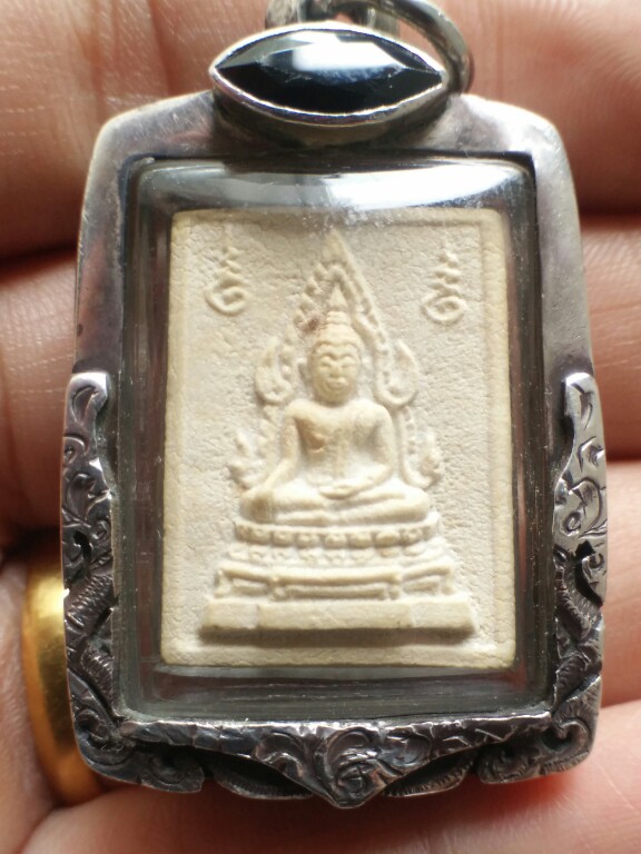 พระคำข้าว(พระมหาลาภ) รุ่นแรก พิมพ์แขนจุดบัวหลายจุด พร้อมกรอบเงิน สวยครับ
