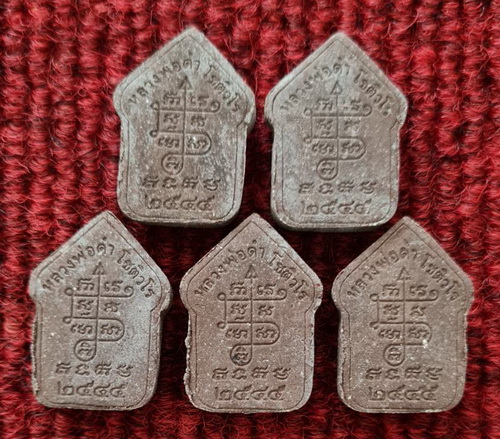 เคาะแรกแดง..พระขุนแผน ๒๕๔๕..รวม ๕ องค์..ลพ.ดำ วัดเขาพูลทอง จ.จันทบุรี / ไม่มีกล่อง