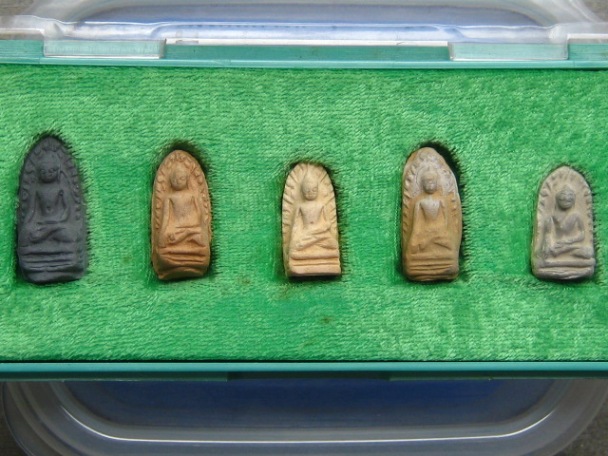 พระรอดมหาวัน รุ่นเบญจมหาวัน ปี2540 ( 1 ชุด 5 พิมพ์ )