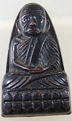 หลวงปู่ทวดหลังตัวหนังสือ