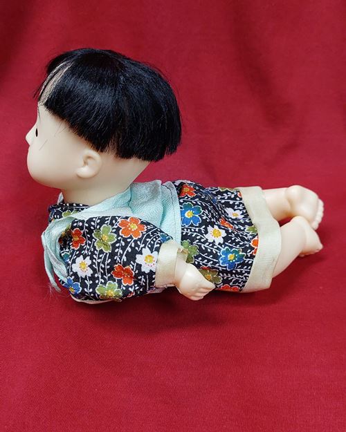 (ปิด59- ตุ๊กตาจีนเนื้อพลาสติก สูง11กว้าง16ซ.ม.(สภาพไม่ได้ใช้)