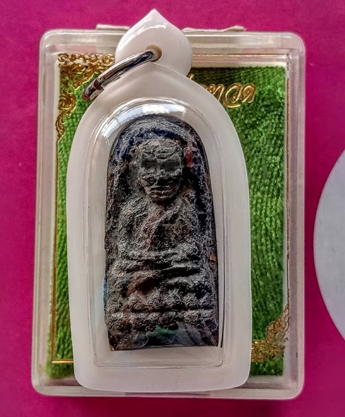 	หลวงปู่ทวด รุ่นปาฏิหาริย์-ลายเซนต์ ปี49-51 พิมพ์พระรอด เนื้อว่าน ฝังหัวใจพระราหู...เคาะเดียวแดง...