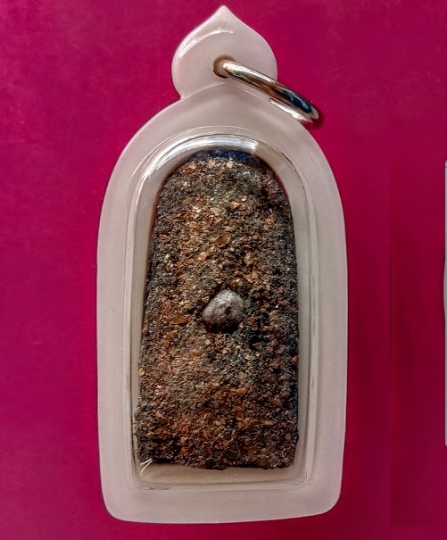 	หลวงปู่ทวด รุ่นปาฏิหาริย์-ลายเซนต์ ปี49-51 พิมพ์พระรอด เนื้อว่าน ฝังหัวใจพระราหู...เคาะเดียวแดง...