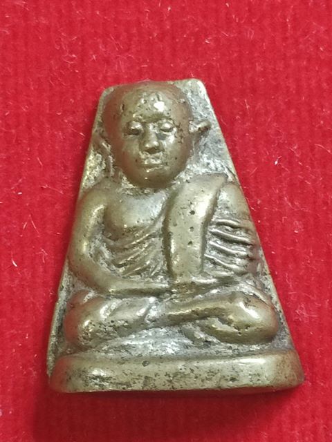 รูปหล่อครึ่งซีก หลวงพ่อเงิน ว้ดบางคลาน เนื้อทองผสม  