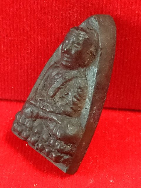 หลวงปู่ทวด หลังเตารีด อ.ทิมเสก ออกวัดคอกหมู โค้ดหมู 1 ตัว เนื้อทองเหลือง ปี2505 พร้อมบัตร