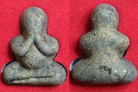 พระปิดตา หลวงปู่เอี่ยม วัดสพานสูง เนื้อว่านโรยผงตะไบ ผงเหล็กน้ำพี้ ปี2558 จำนวน 3 องค์