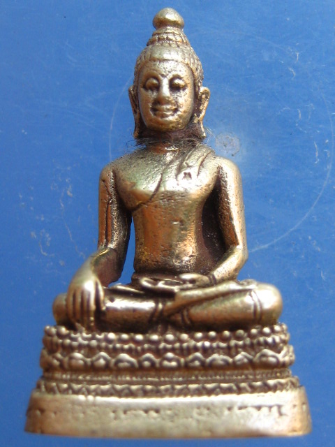 รูปหล่อ หลวงพ่อทองคำ วัดพระเจดีย์ซาวหลัง จ.ลำปาง