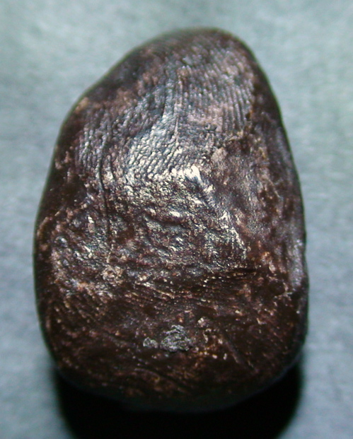 พระปิดตา เนื้อผงจุ่มรัก