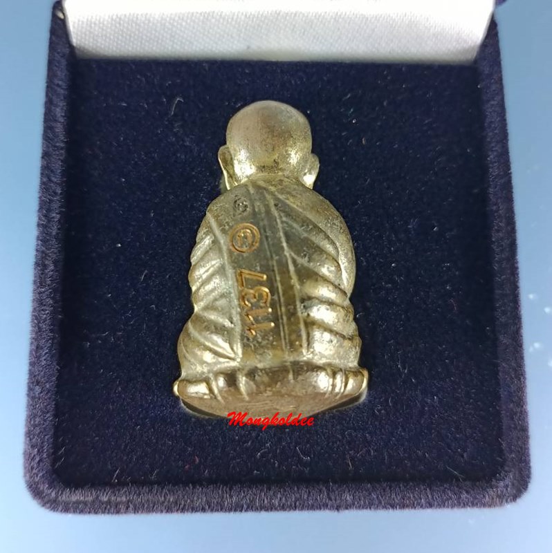 หลวงปู่ทวด พิมพ์เศียรโต รุ่นกฐิน51 หมื่นยันต์ลังกาสุกะ พระอาจารย์แดง วัดไร่ จ.ปัตตานี เนื้อนวะกลับดำ