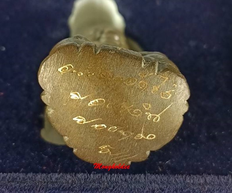 หลวงปู่ทวด พิมพ์เศียรโต รุ่นกฐิน51 หมื่นยันต์ลังกาสุกะ พระอาจารย์แดง วัดไร่ จ.ปัตตานี เนื้อนวะกลับดำ