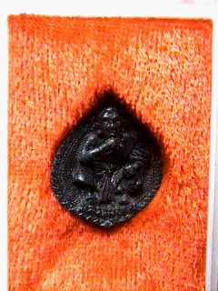   กลีบบัวเงิน หลวงพ่อคูณ วัดบ้านไร่ รุ่นคูณลาภ คูณเงิน คูณทอง กล่องเดิม