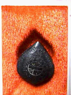   กลีบบัวเงิน หลวงพ่อคูณ วัดบ้านไร่ รุ่นคูณลาภ คูณเงิน คูณทอง กล่องเดิม