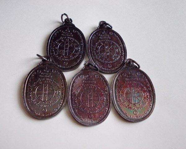 หลวงพ่อคูณตลาดไทรเก่า ปี 22 ทองแดงรมดำสภาพสวย