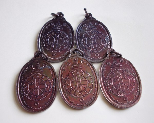 หลวงพ่อคูณตลาดไทรเก่า ปี 22 ทองแดงรมดำสภาพสวย