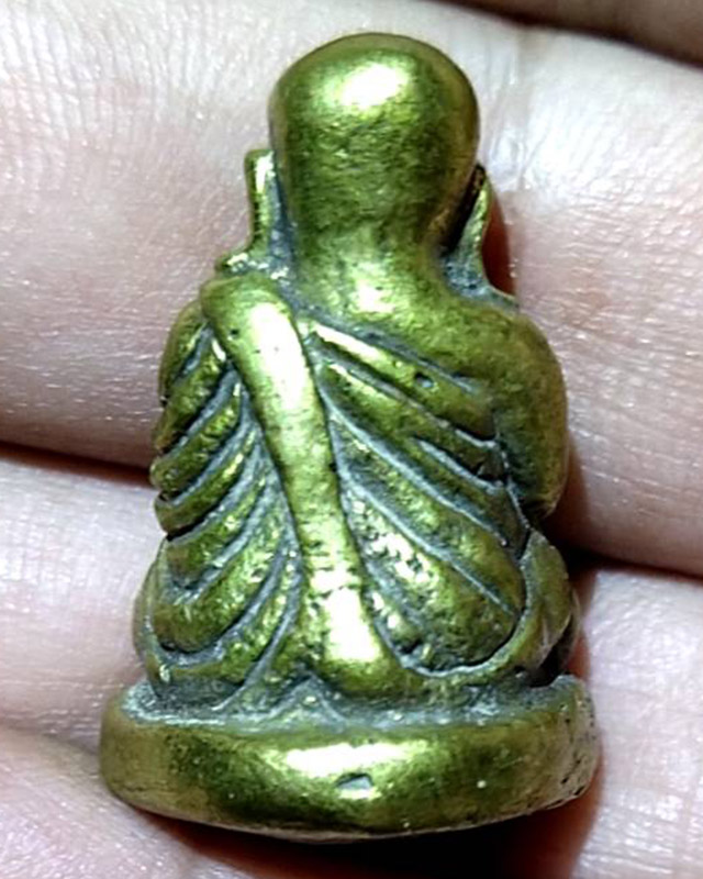 รูปหล่อหลวงพ่อเงิน วัดบางคลาน สูงเกือบ 3 ซ.ม.