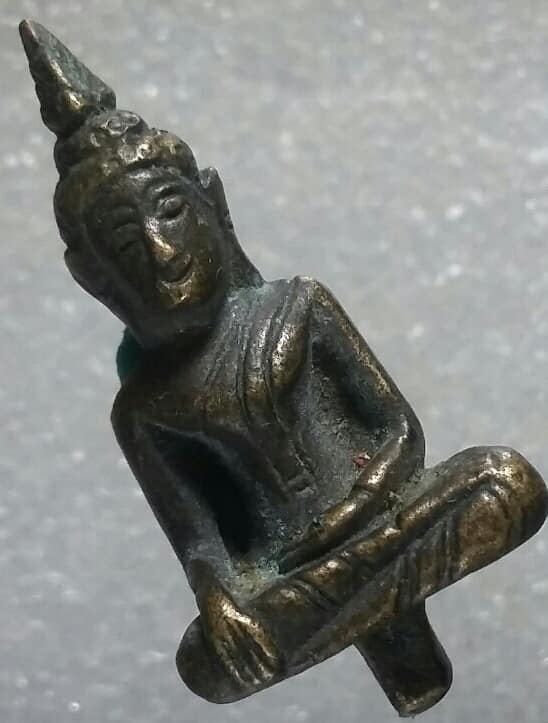 พระหล่อยอดธง วัดลำพัน 