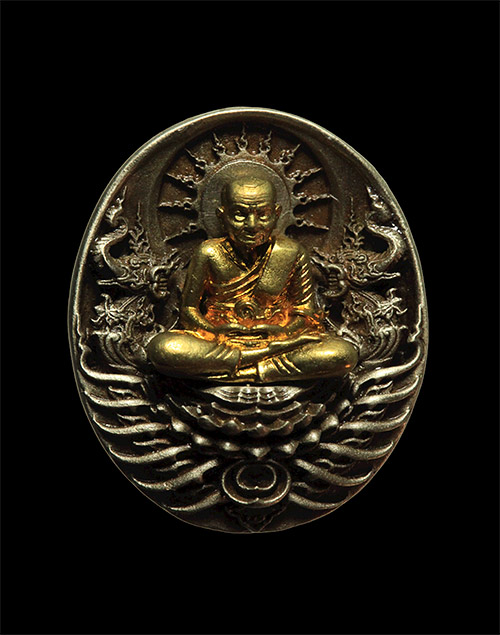 ผลงานของอาจารย์เฉลิมชัย โฆษิตพิพัฒน์ เหรียญหลวงปู่ทวด อภิเมตตา มหาโพธิสัตว์ เนื้ออัลปาก้าหน้ากระไหล่